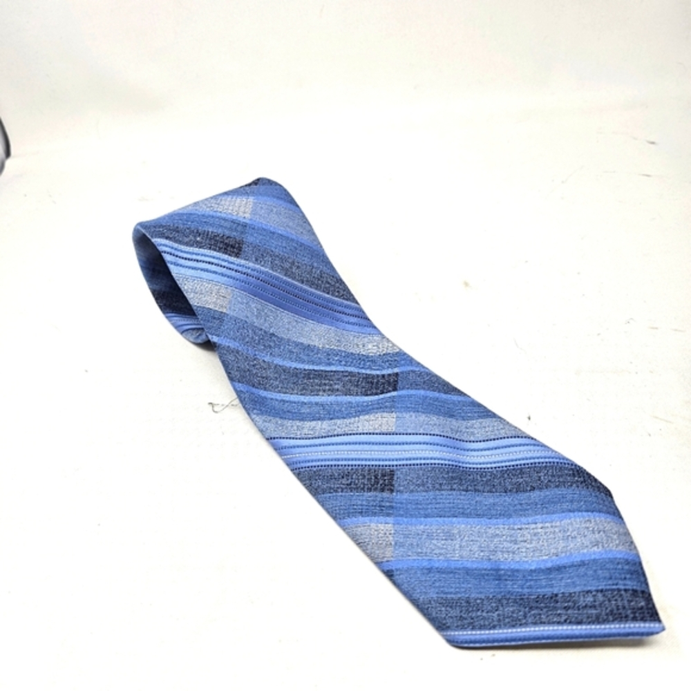 Vintage‎ Christian Dior Cravates Blue Striped Textured Polyester Men's Neck Tie.